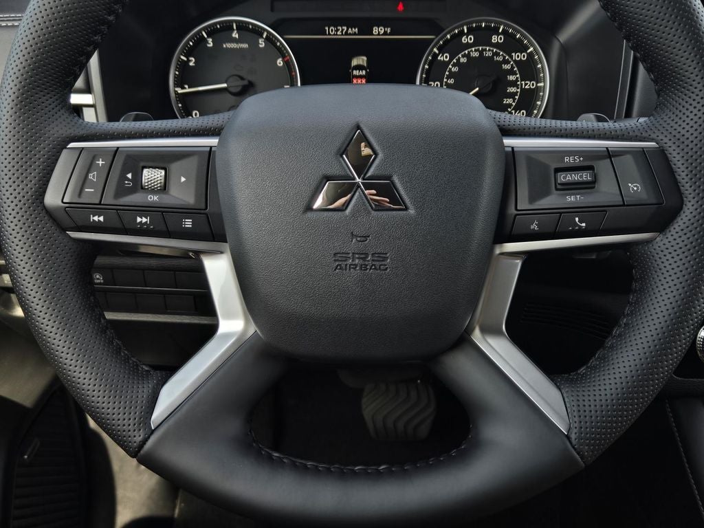 2026 Mitsubishi Outlander LE