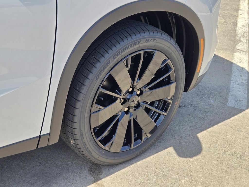 2026 Mitsubishi Outlander LE
