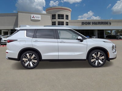 2026 Mitsubishi Outlander SE