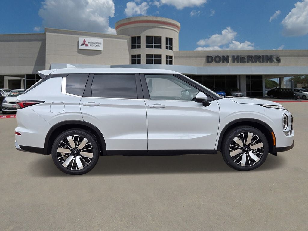2026 Mitsubishi Outlander SE