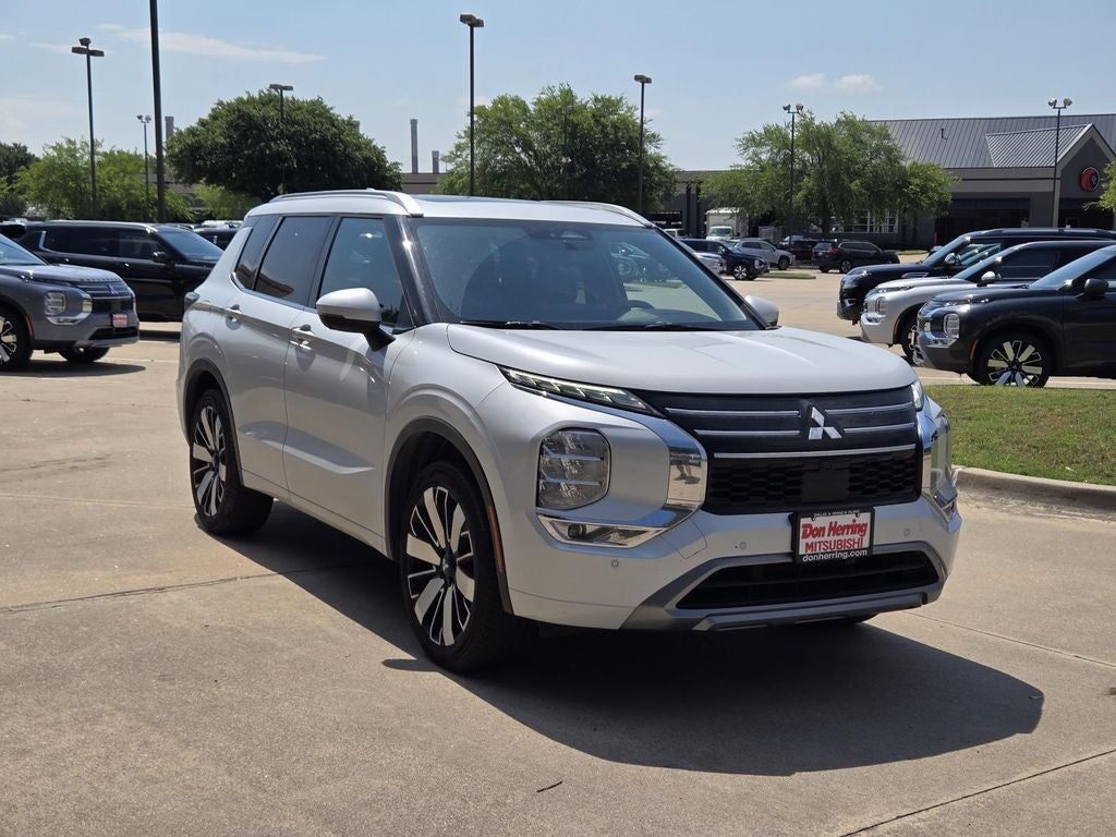 2025 Mitsubishi Outlander SEL 2WD's photo