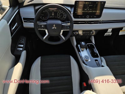 2025 Mitsubishi Outlander SE AWC