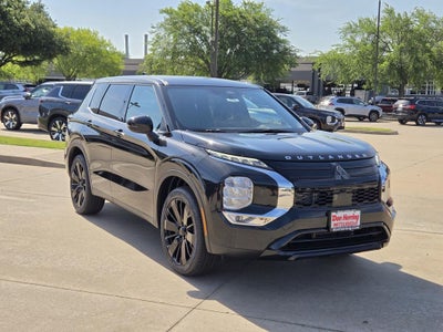 2026 Mitsubishi Outlander LE