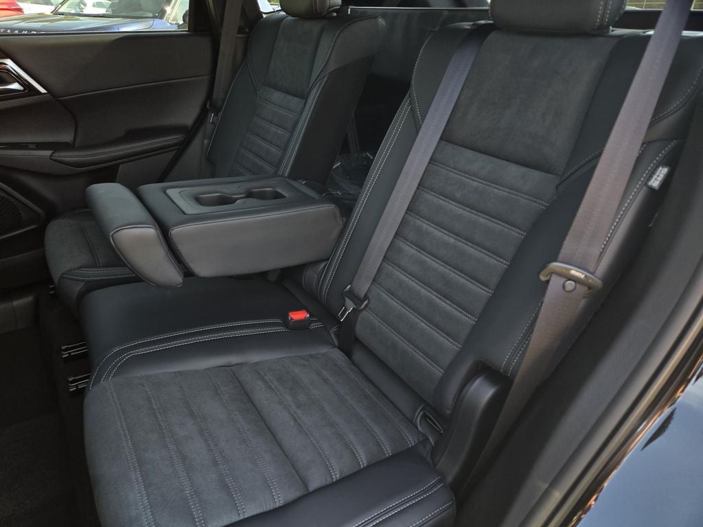 2026 Mitsubishi Outlander LE