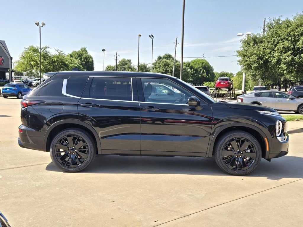 2026 Mitsubishi Outlander LE