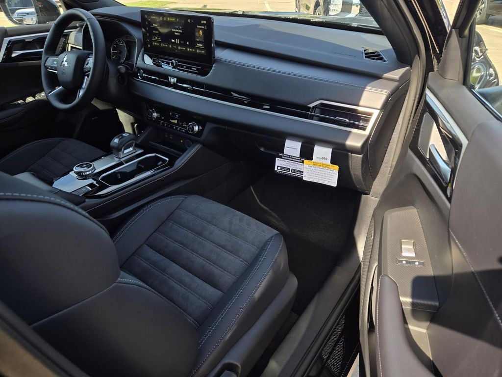 2026 Mitsubishi Outlander LE