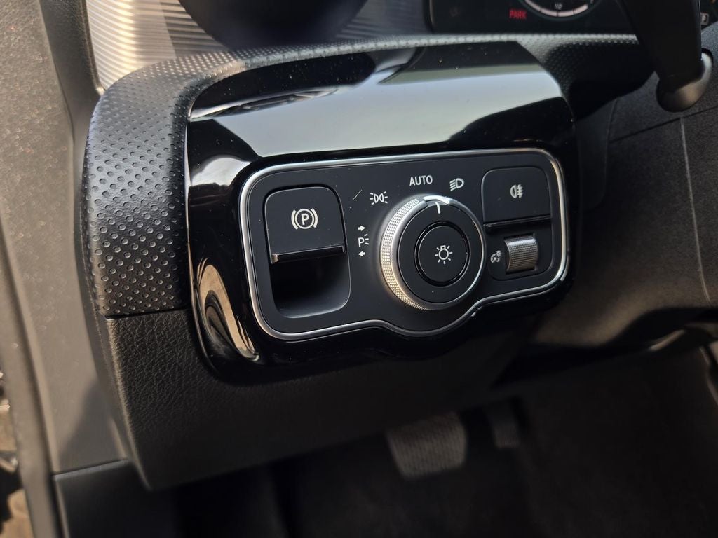 2022 Mercedes-Benz A-Class A220
