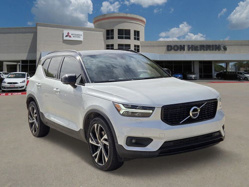2022 Volvo XC40 R-Design
