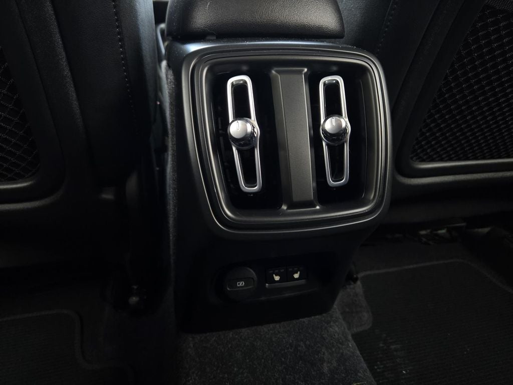 2022 Volvo XC40 R-Design