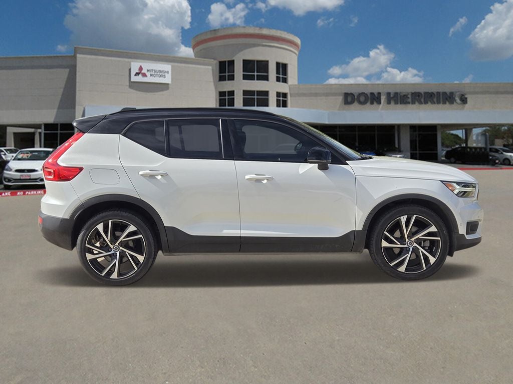 2022 Volvo XC40 R-Design