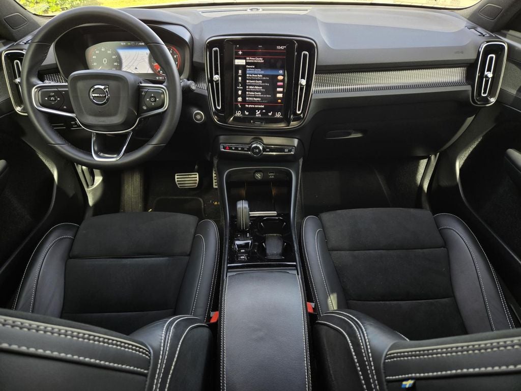 2022 Volvo XC40 R-Design