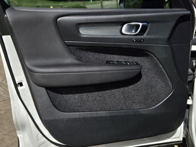 2022 Volvo XC40 R-Design