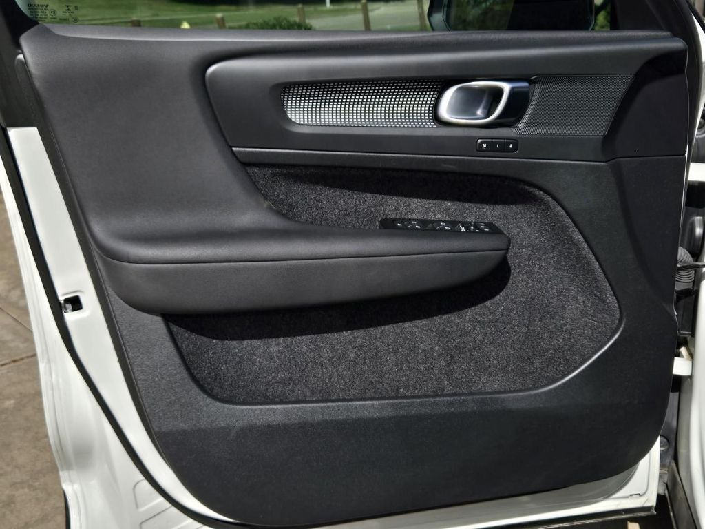 2022 Volvo XC40 R-Design