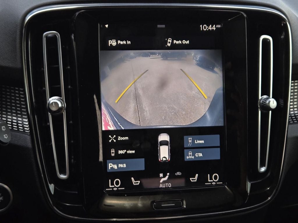 2022 Volvo XC40 R-Design