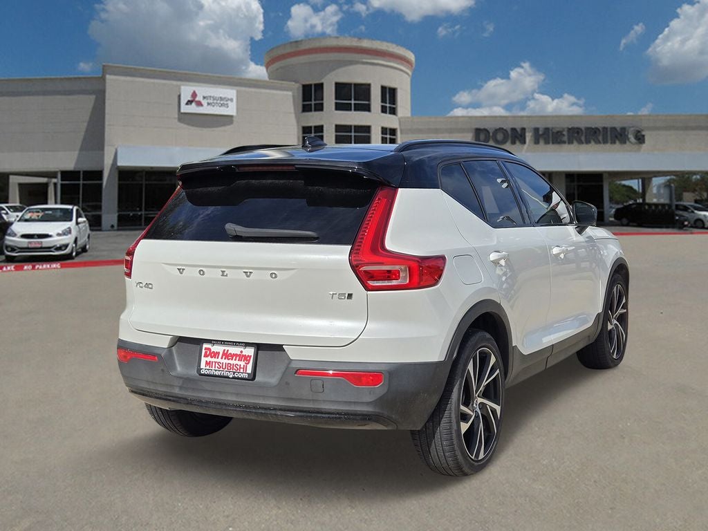 2022 Volvo XC40 R-Design