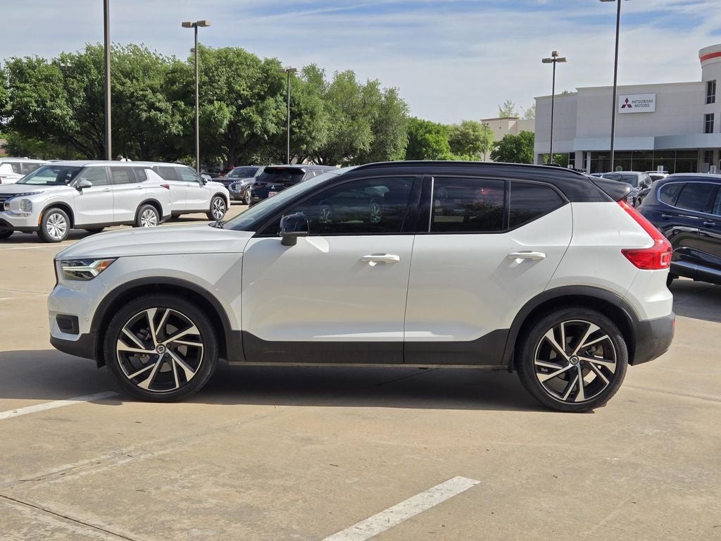 2022 Volvo XC40 R-Design