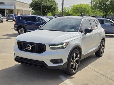 2022 Volvo XC40 R-Design